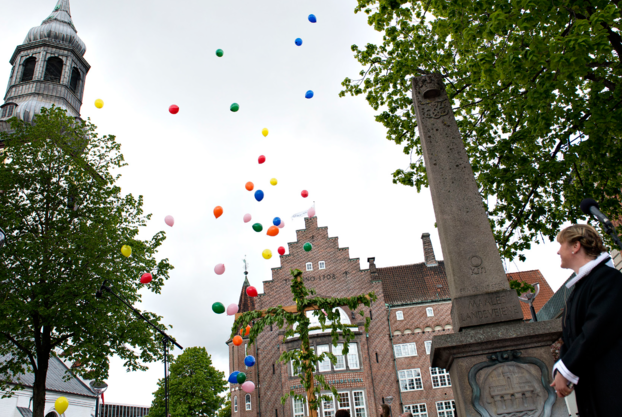 Balloner i luften ved Budolfi kirke