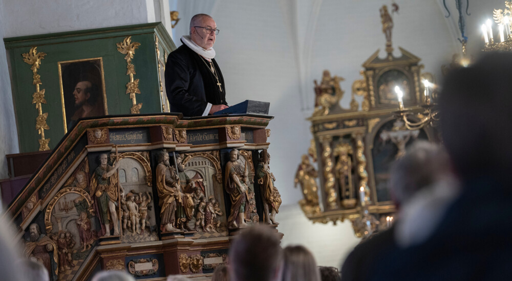 Henning Toft Bro på prædikestol