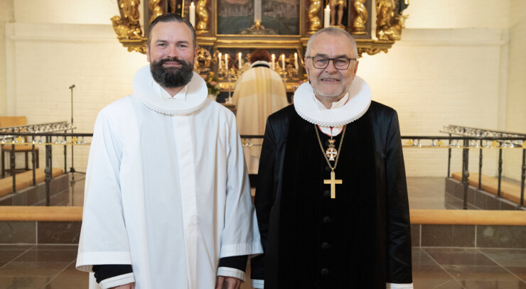 Lars Östman og biskop Henning Toft Bro.