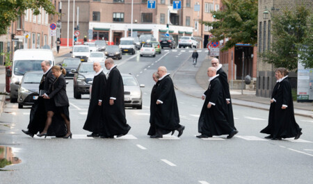 præster i procession